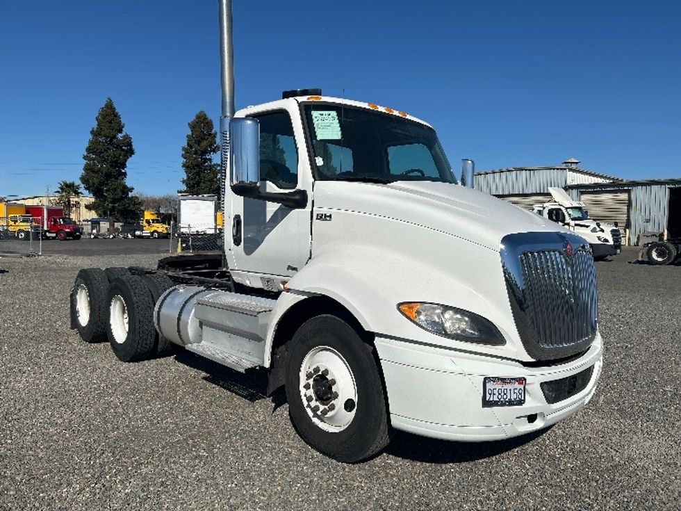 Day Cab Tractor-Heavy Duty Tractors-International-2019-RH613-West Sacramento-CA-64,536\n\t\tmiles-$ 20,250 - Image 1