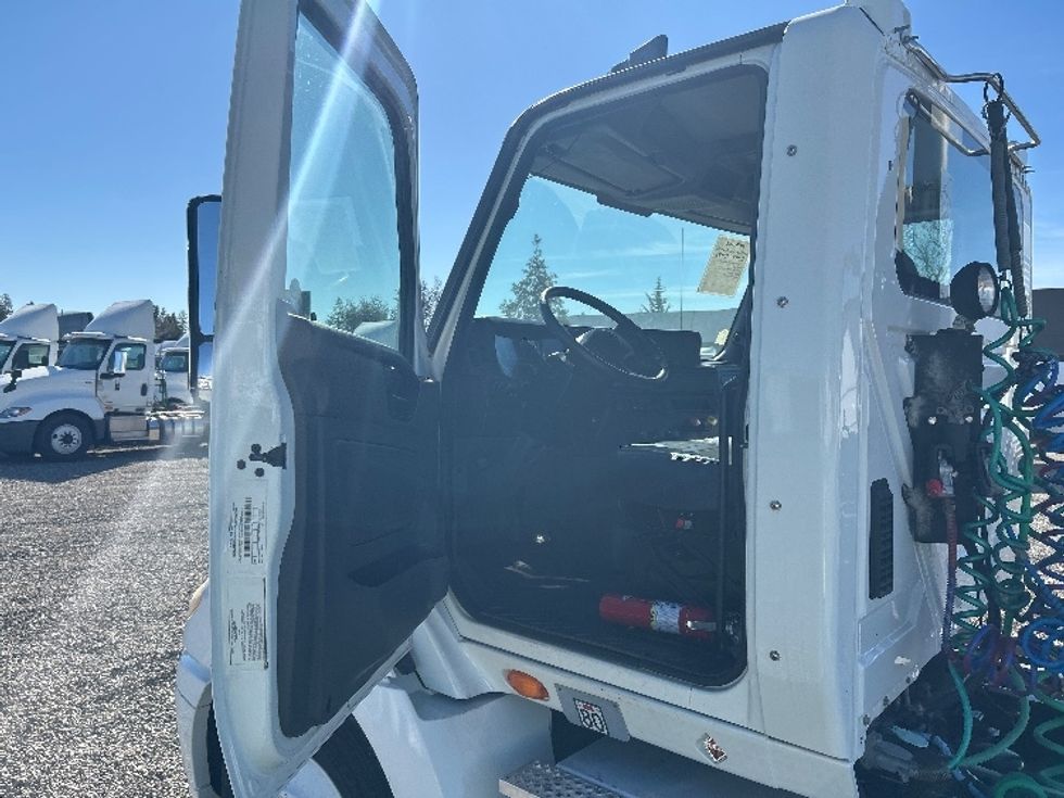 Day Cab Tractor-Heavy Duty Tractors-International-2019-RH613-West Sacramento-CA-64,536\n\t\tmiles-$ 20,250 - Image 9
