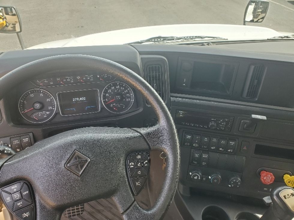 Day Cab Tractor-Heavy Duty Tractors-International-2019-RH613-White Deer-PA-279,402\n\t\tmiles-$ 24,500 - Image 11