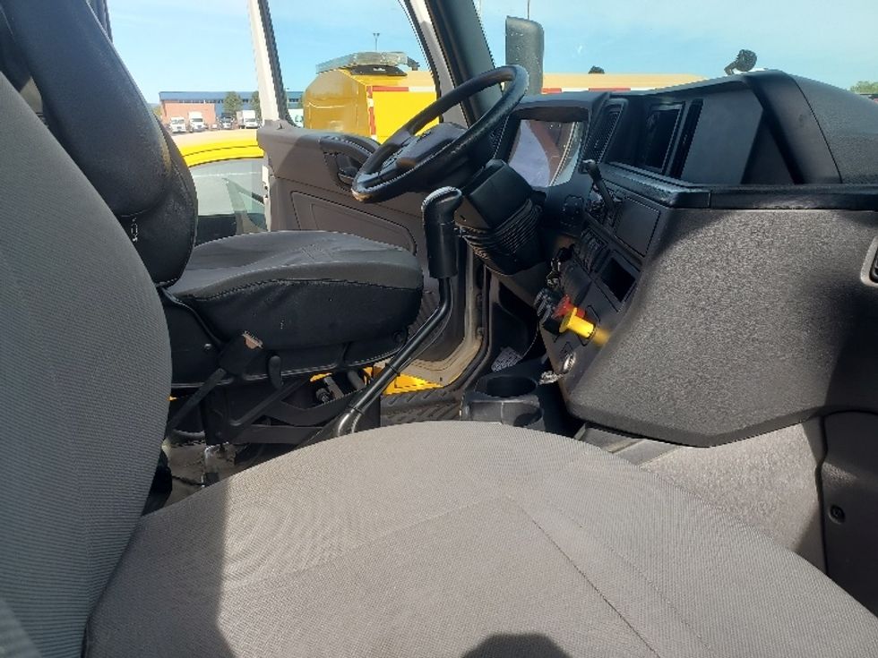 Day Cab Tractor-Heavy Duty Tractors-International-2019-RH613-White Deer-PA-279,402\n\t\tmiles-$ 24,500 - Image 14