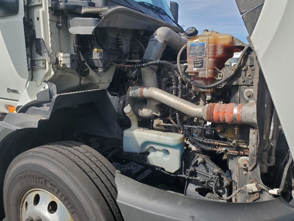 Day Cab Tractor-Heavy Duty Tractors-International-2019-RH613-White Deer-PA-279,402\n\t\tmiles-$ 24,500 - Image 15