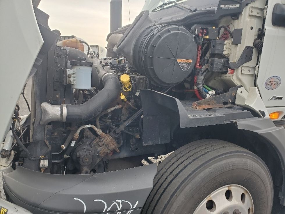 Day Cab Tractor-Heavy Duty Tractors-International-2019-RH613-White Deer-PA-409,206\n\t\tmiles-$ 22,750 - Image 16