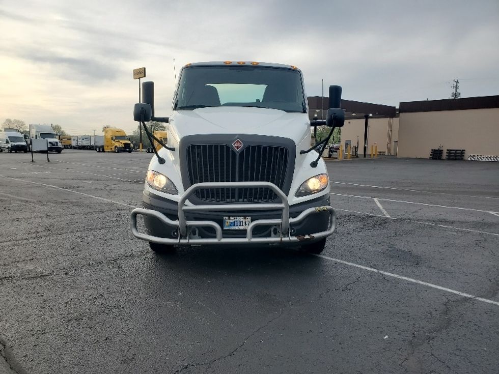 Day Cab Tractor-Heavy Duty Tractors-International-2019-RH613-White Deer-PA-409,206\n\t\tmiles-$ 22,750 - Image 2