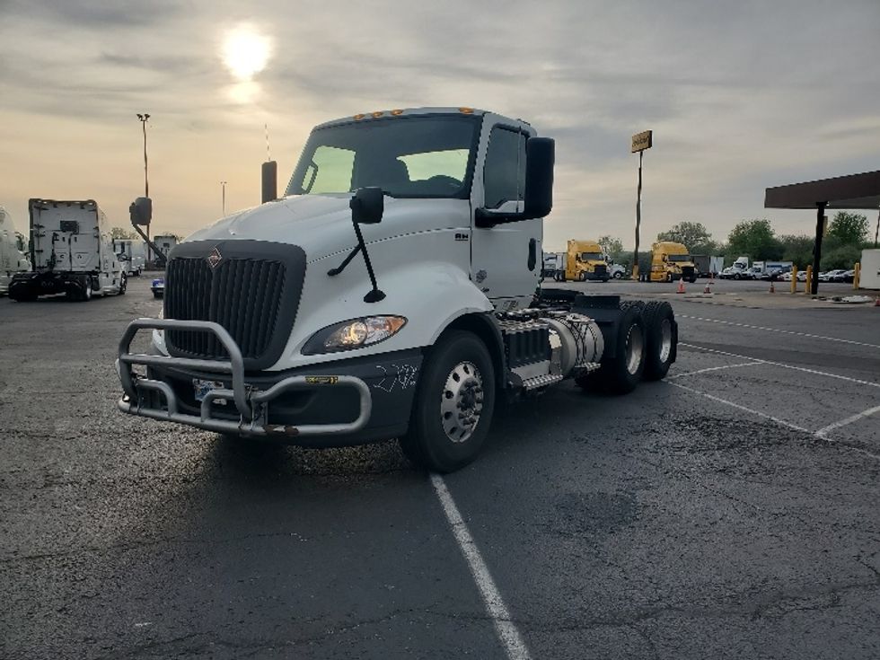 Day Cab Tractor-Heavy Duty Tractors-International-2019-RH613-White Deer-PA-409,206\n\t\tmiles-$ 22,750 - Image 3