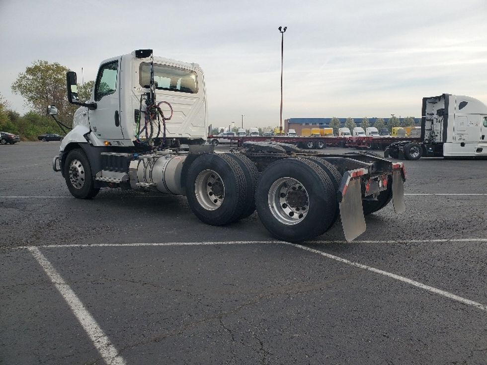 Day Cab Tractor-Heavy Duty Tractors-International-2019-RH613-White Deer-PA-409,206\n\t\tmiles-$ 22,750 - Image 5