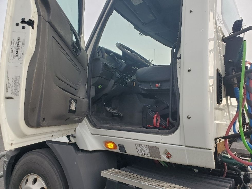 Day Cab Tractor-Heavy Duty Tractors-International-2019-RH613-White Deer-PA-409,206\n\t\tmiles-$ 22,750 - Image 9