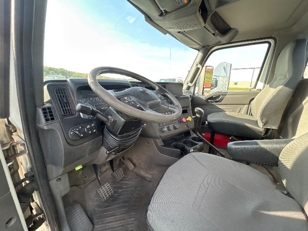 Day Cab Tractor-Heavy Duty Tractors-International-2019-RH613-White Deer-PA-419,421\n\t\tmiles-$ 22,750 - Image 10