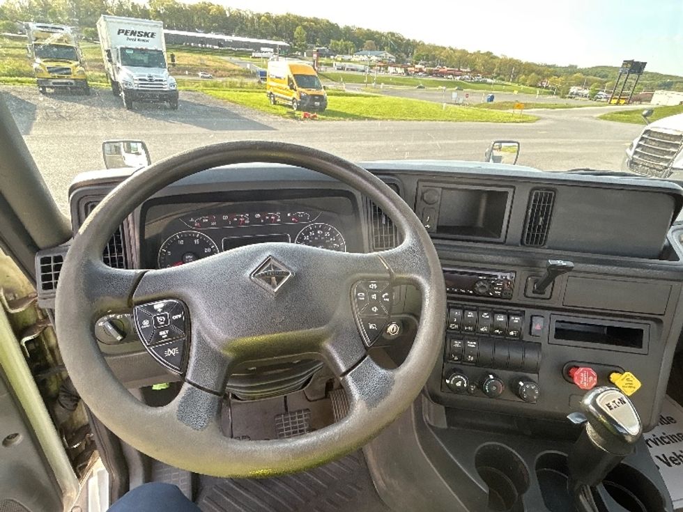 Day Cab Tractor-Heavy Duty Tractors-International-2019-RH613-White Deer-PA-419,421\n\t\tmiles-$ 22,750 - Image 11