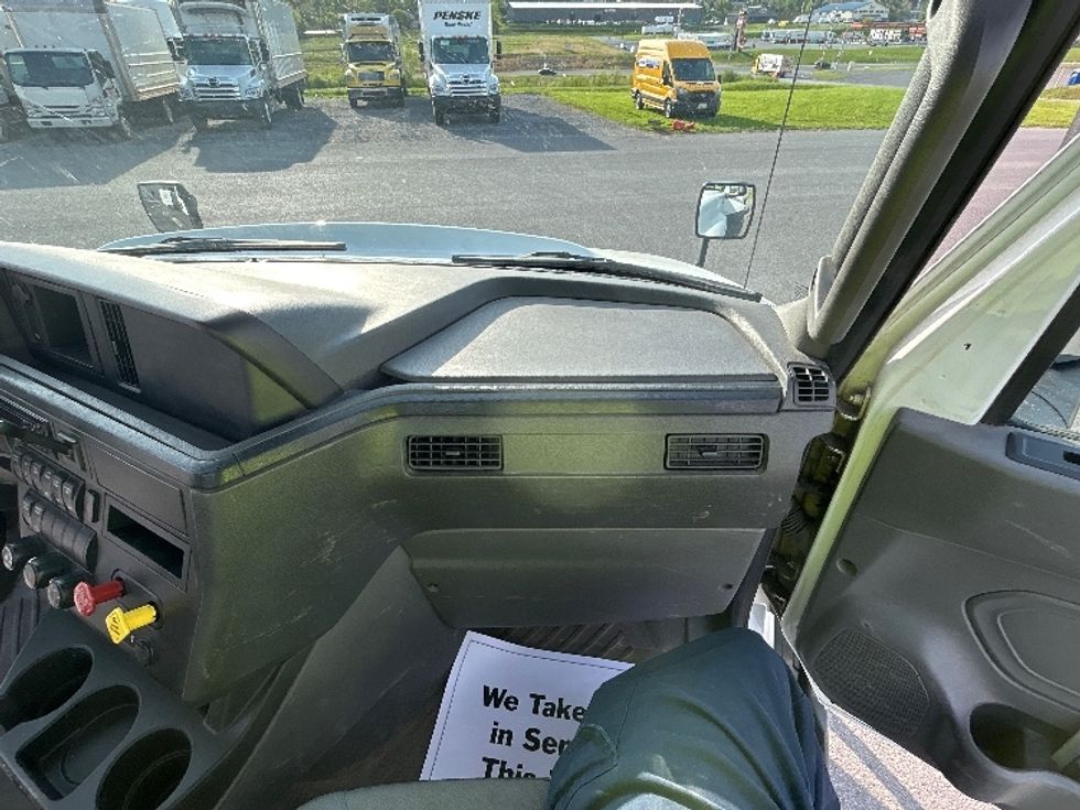 Day Cab Tractor-Heavy Duty Tractors-International-2019-RH613-White Deer-PA-419,421\n\t\tmiles-$ 22,750 - Image 13