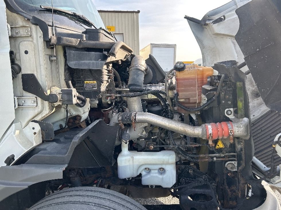 Day Cab Tractor-Heavy Duty Tractors-International-2019-RH613-White Deer-PA-419,421\n\t\tmiles-$ 22,750 - Image 15