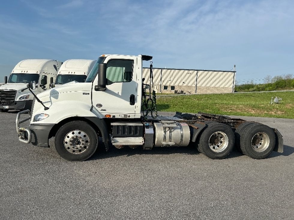 Day Cab Tractor-Heavy Duty Tractors-International-2019-RH613-White Deer-PA-419,421\n\t\tmiles-$ 22,750 - Image 4