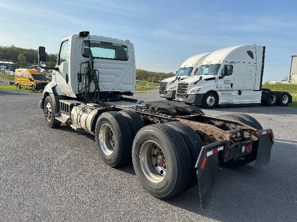 Day Cab Tractor-Heavy Duty Tractors-International-2019-RH613-White Deer-PA-419,421\n\t\tmiles-$ 22,750 - Image 5