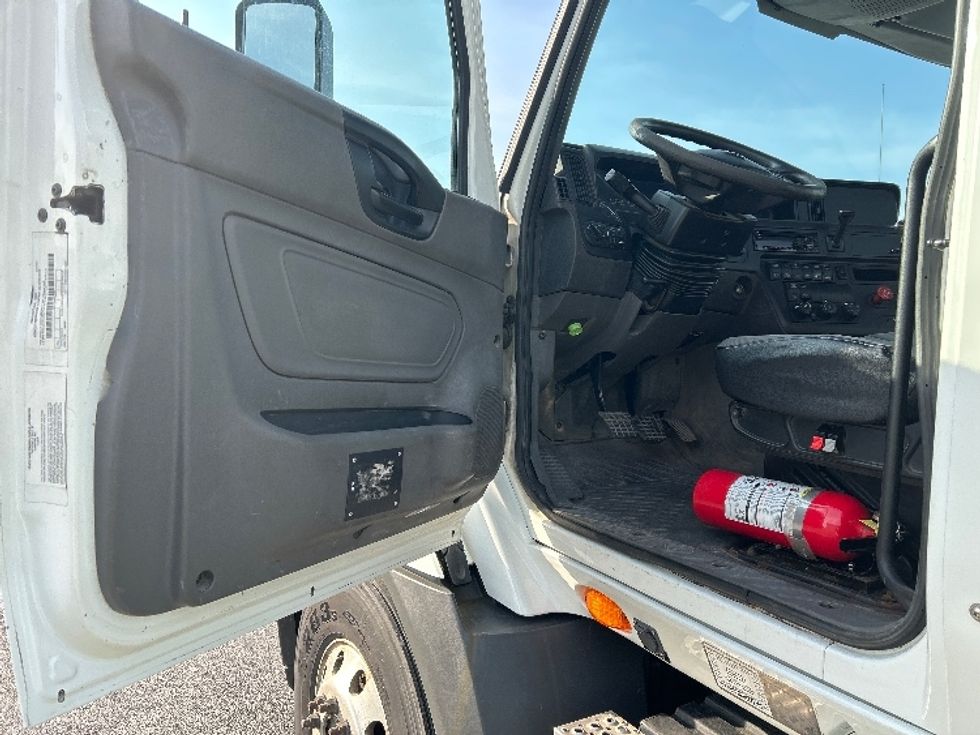 Day Cab Tractor-Heavy Duty Tractors-International-2019-RH613-White Deer-PA-419,421\n\t\tmiles-$ 22,750 - Image 9