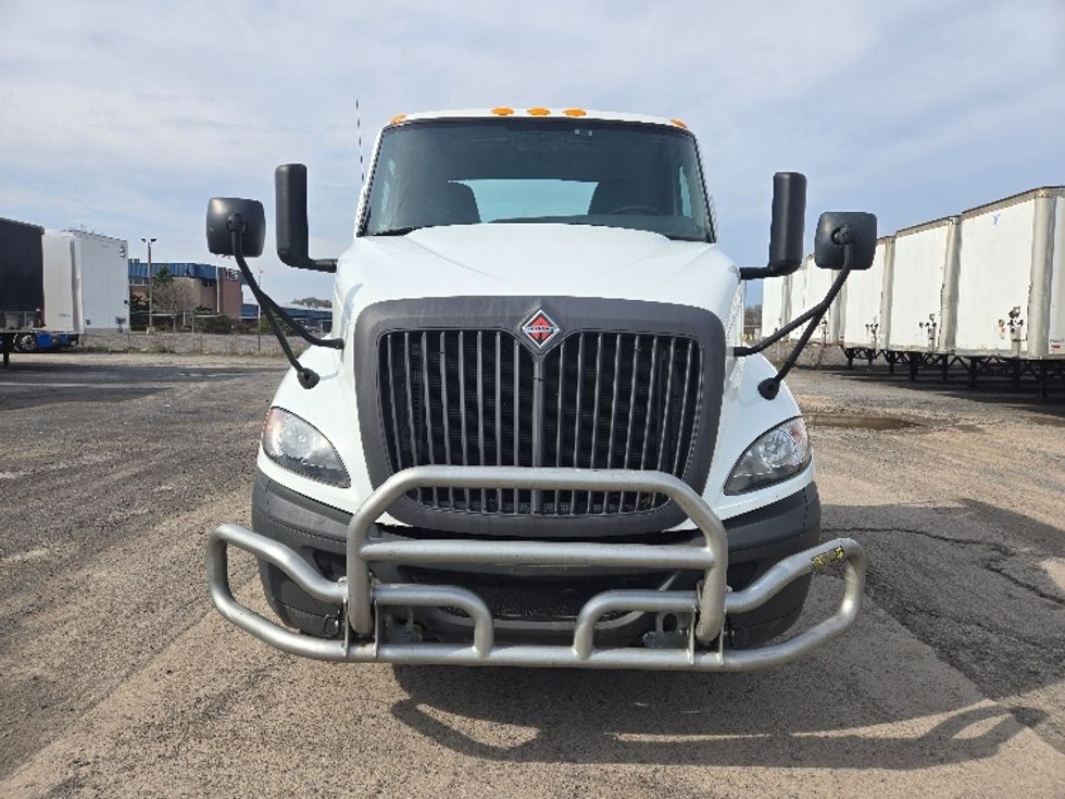 Day Cab Tractor-Heavy Duty Tractors-International-2019-RH613-White Deer-PA-448,879\n\t\tmiles-$ 22,750 - Image 2