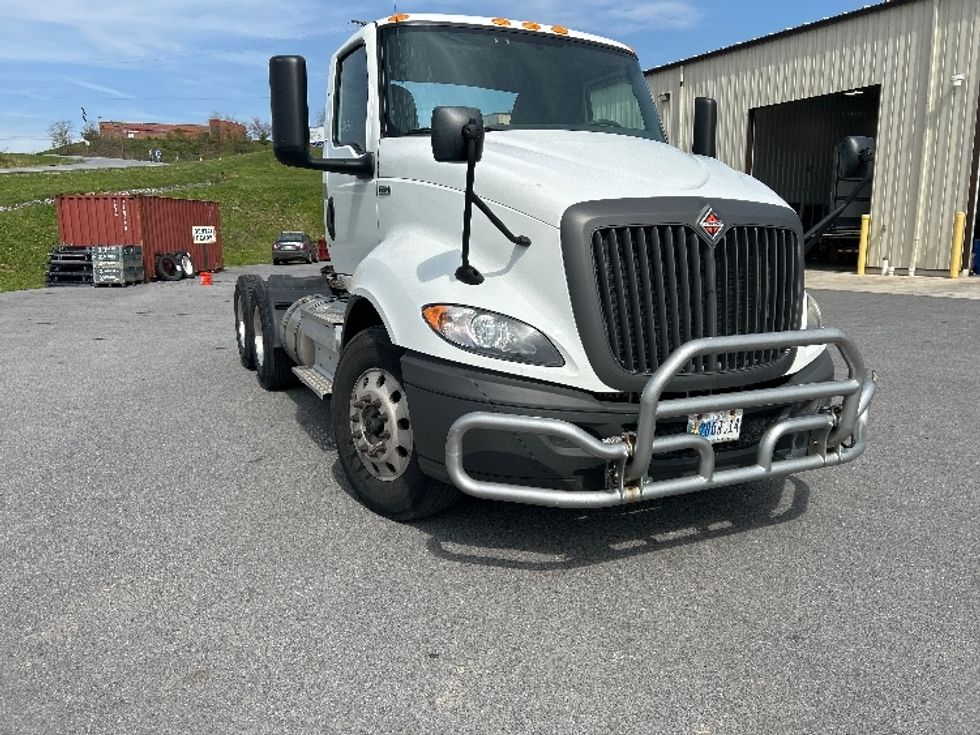 Day Cab Tractor-Heavy Duty Tractors-International-2019-RH613-White Deer-PA-465,492\n\t\tmiles-$ 22,750 - Image 1