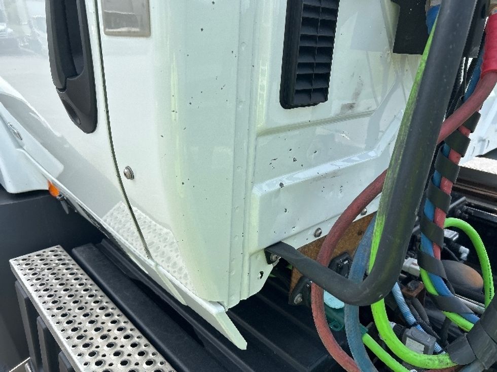 Day Cab Tractor-Heavy Duty Tractors-International-2019-RH613-White Deer-PA-465,492\n\t\tmiles-$ 22,750 - Image 19