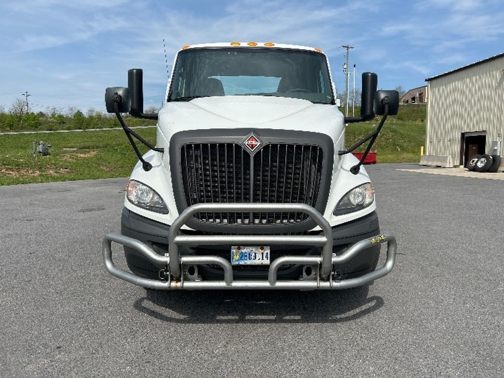 Day Cab Tractor-Heavy Duty Tractors-International-2019-RH613-White Deer-PA-465,492\n\t\tmiles-$ 22,750 - Image 2
