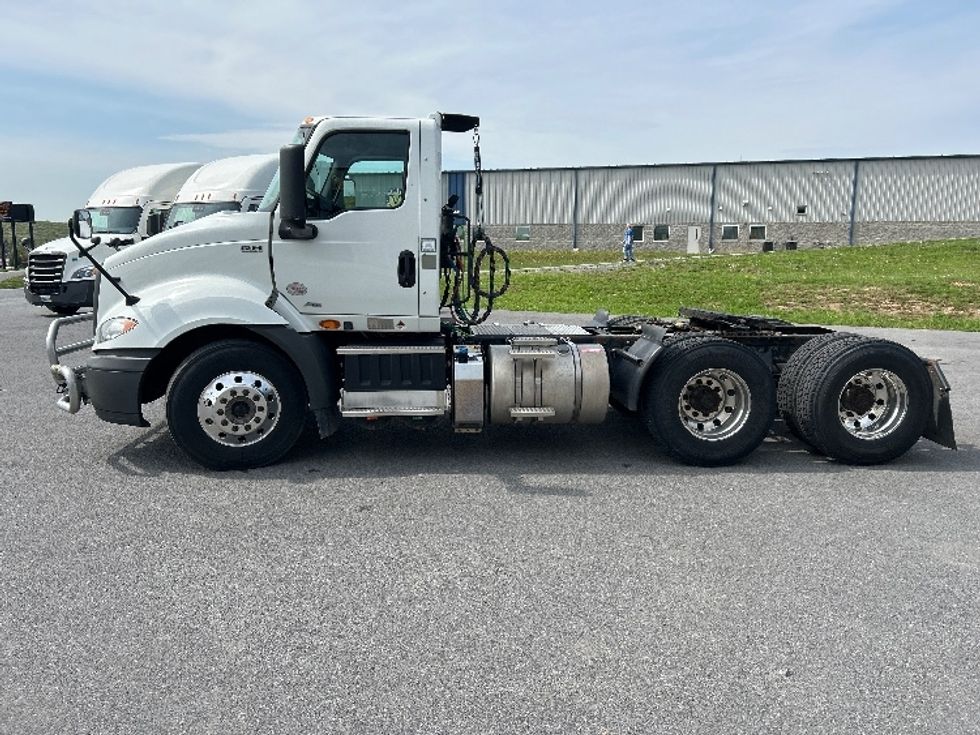 Day Cab Tractor-Heavy Duty Tractors-International-2019-RH613-White Deer-PA-465,492\n\t\tmiles-$ 22,750 - Image 4