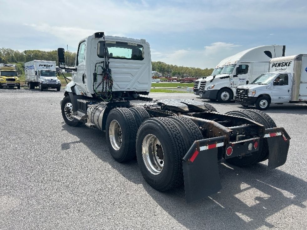 Day Cab Tractor-Heavy Duty Tractors-International-2019-RH613-White Deer-PA-465,492\n\t\tmiles-$ 22,750 - Image 5