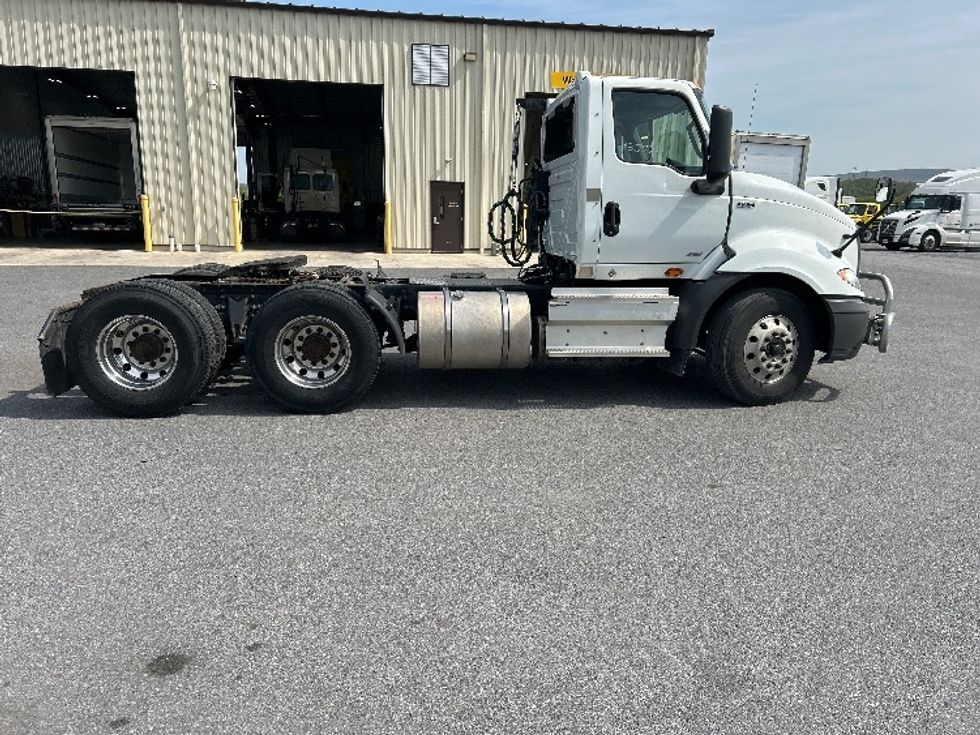 Day Cab Tractor-Heavy Duty Tractors-International-2019-RH613-White Deer-PA-465,492\n\t\tmiles-$ 22,750 - Image 8