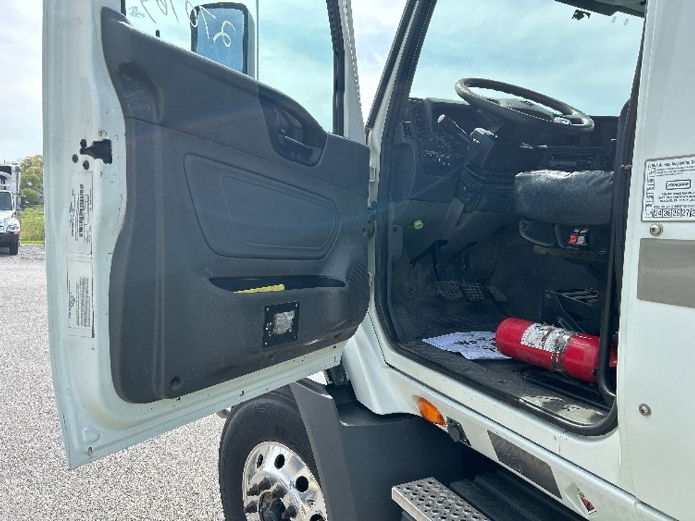 Day Cab Tractor-Heavy Duty Tractors-International-2019-RH613-White Deer-PA-465,492\n\t\tmiles-$ 22,750 - Image 9