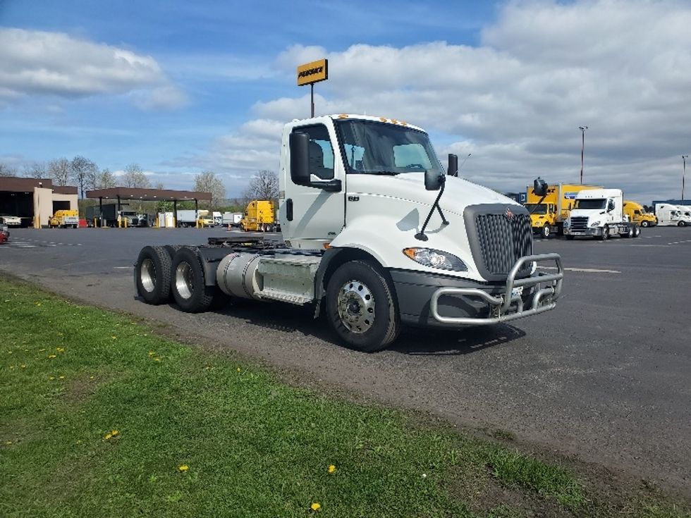 Day Cab Tractor-Heavy Duty Tractors-International-2019-RH613-White Deer-PA-472,641\n\t\tmiles-$ 22,750 - Image 1