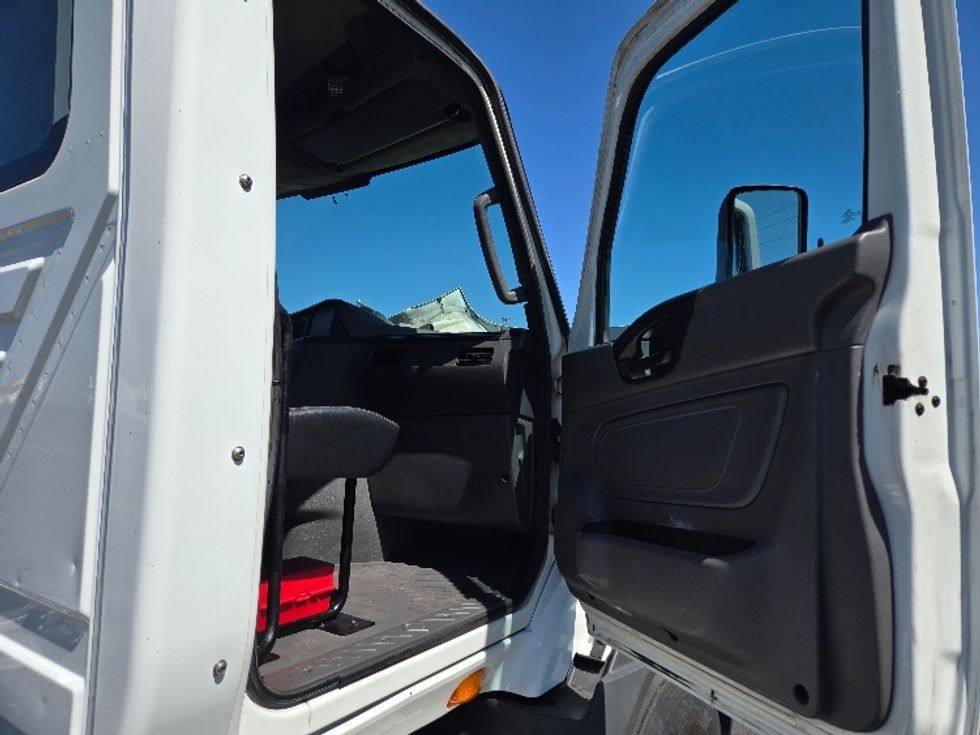 Day Cab Tractor-Heavy Duty Tractors-International-2019-RH613-White Deer-PA-504,513\n\t\tmiles-$ 22,750 - Image 12