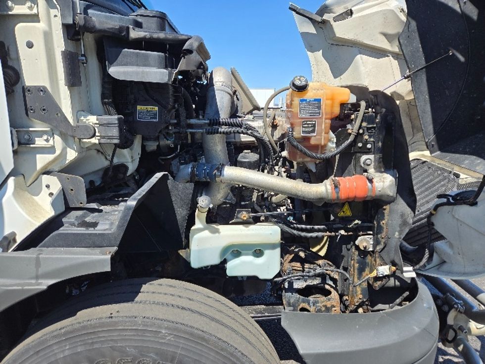 Day Cab Tractor-Heavy Duty Tractors-International-2019-RH613-White Deer-PA-504,513\n\t\tmiles-$ 22,750 - Image 15
