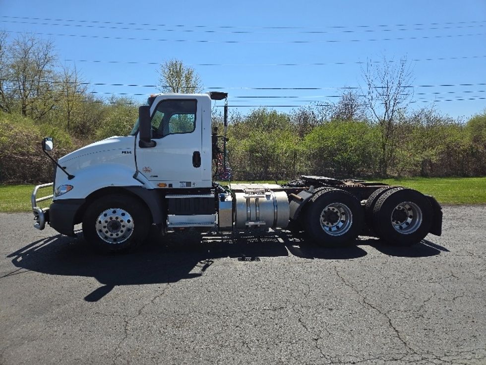 Day Cab Tractor-Heavy Duty Tractors-International-2019-RH613-White Deer-PA-504,513\n\t\tmiles-$ 22,750 - Image 4