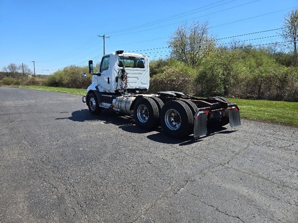 Day Cab Tractor-Heavy Duty Tractors-International-2019-RH613-White Deer-PA-504,513\n\t\tmiles-$ 22,750 - Image 5