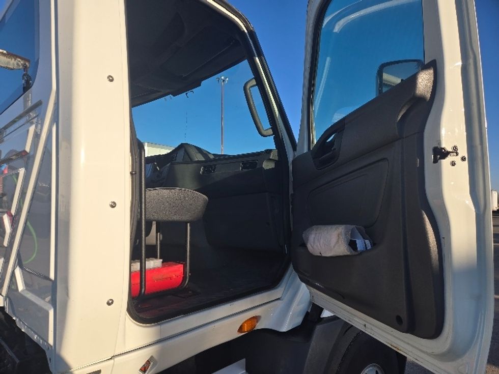 Day Cab Tractor-Heavy Duty Tractors-International-2019-RH613-White Deer-PA-509,636\n\t\tmiles-$ 22,750 - Image 12