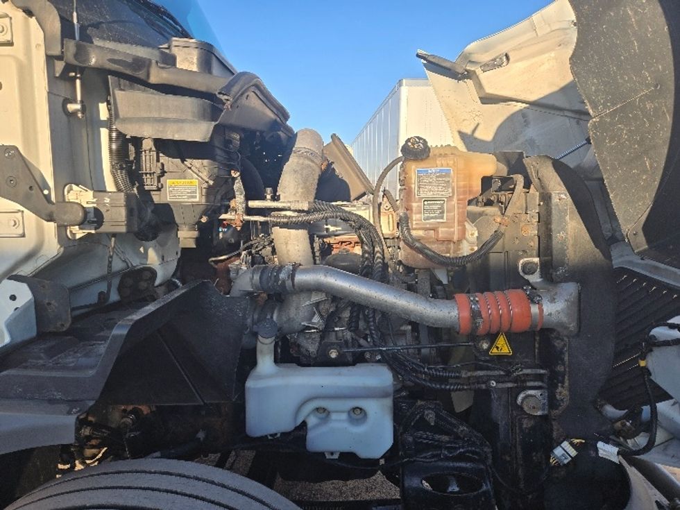 Day Cab Tractor-Heavy Duty Tractors-International-2019-RH613-White Deer-PA-509,636\n\t\tmiles-$ 22,750 - Image 15