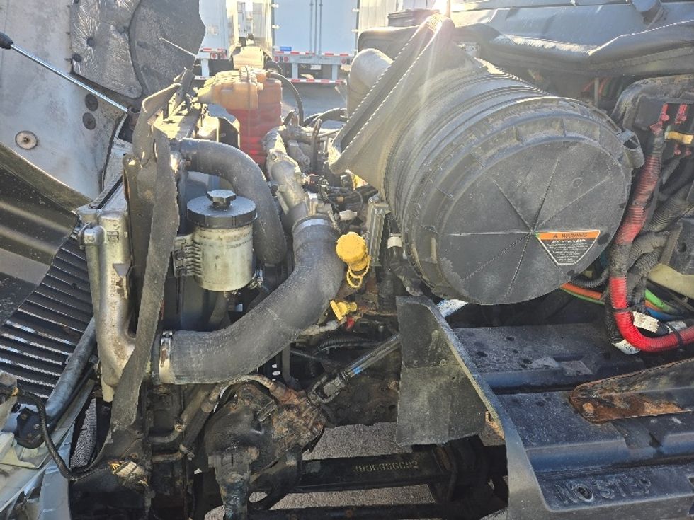 Day Cab Tractor-Heavy Duty Tractors-International-2019-RH613-White Deer-PA-509,636\n\t\tmiles-$ 22,750 - Image 16