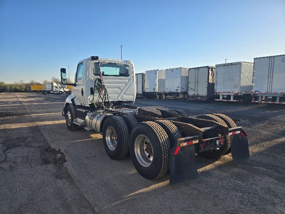 Day Cab Tractor-Heavy Duty Tractors-International-2019-RH613-White Deer-PA-509,636\n\t\tmiles-$ 22,750 - Image 5