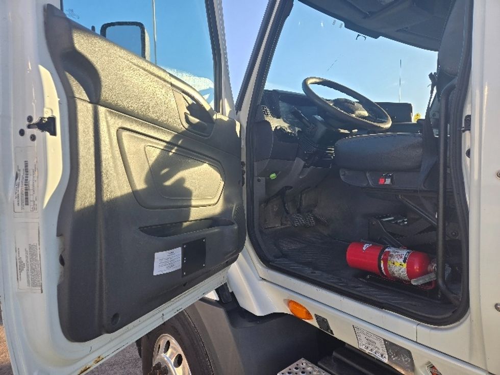 Day Cab Tractor-Heavy Duty Tractors-International-2019-RH613-White Deer-PA-509,636\n\t\tmiles-$ 22,750 - Image 9