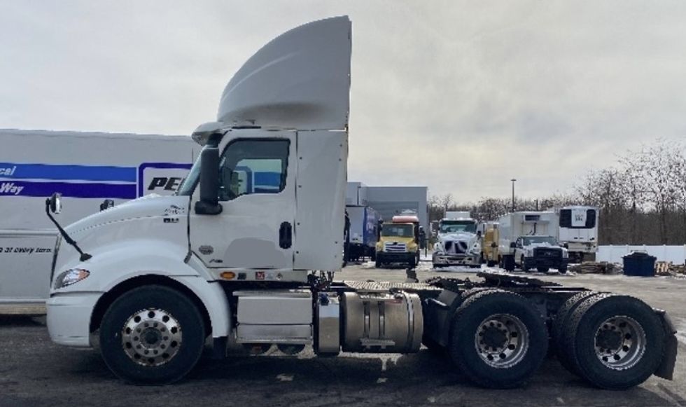 Day Cab Tractor-Heavy Duty Tractors-International-2019-RH613-Zelienople-PA-294,845\n\t\tmiles-$ 33,500 - Image 4