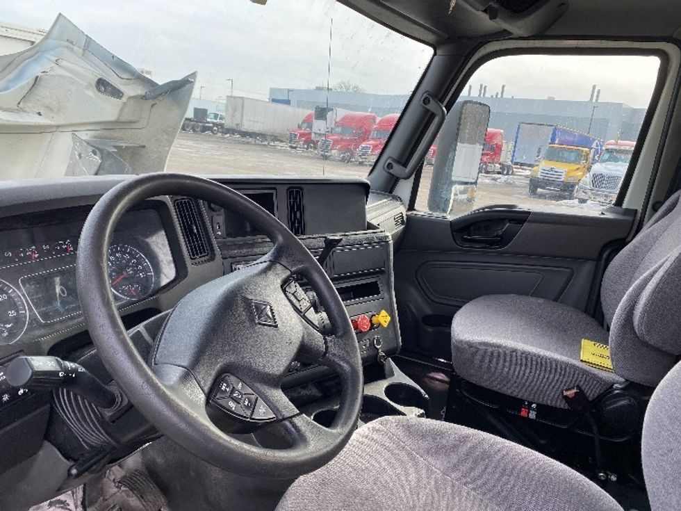 Day Cab Tractor-Heavy Duty Tractors-International-2019-RH613-Zelienople-PA-294,845\n\t\tmiles-$ 33,500 - Image 9