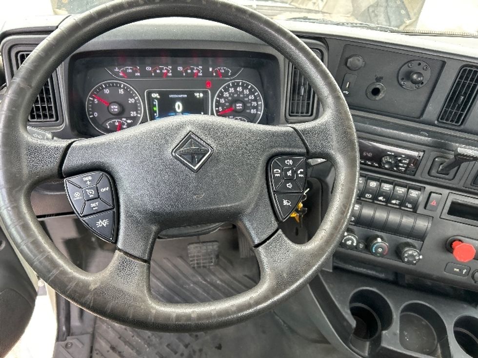 Day Cab Tractor-Heavy Duty Tractors-International-2020-LT625-Akron-OH-176,349\n\t\tmiles-$ 35,250 - Image 11