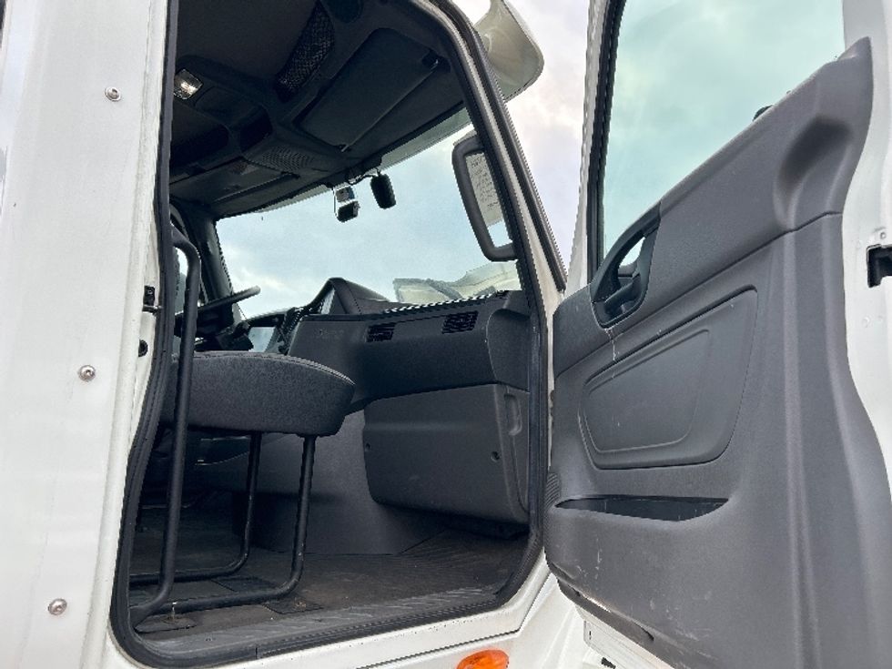 Day Cab Tractor-Heavy Duty Tractors-International-2020-LT625-Akron-OH-176,349\n\t\tmiles-$ 35,250 - Image 12