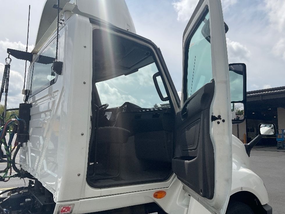 Day Cab Tractor-Heavy Duty Tractors-International-2020-LT625-Akron-OH-324,202\n\t\tmiles-$ 30,750 - Image 12