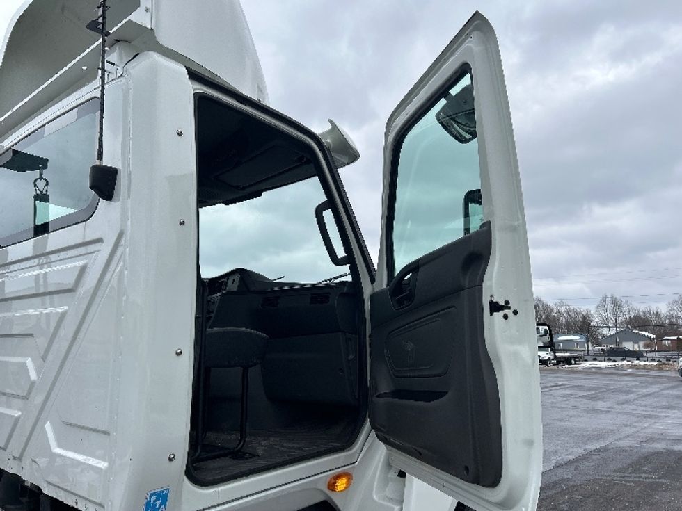 Day Cab Tractor-Heavy Duty Tractors-International-2020-LT625-Akron-OH-374,239\n\t\tmiles-$ 26,750 - Image 12