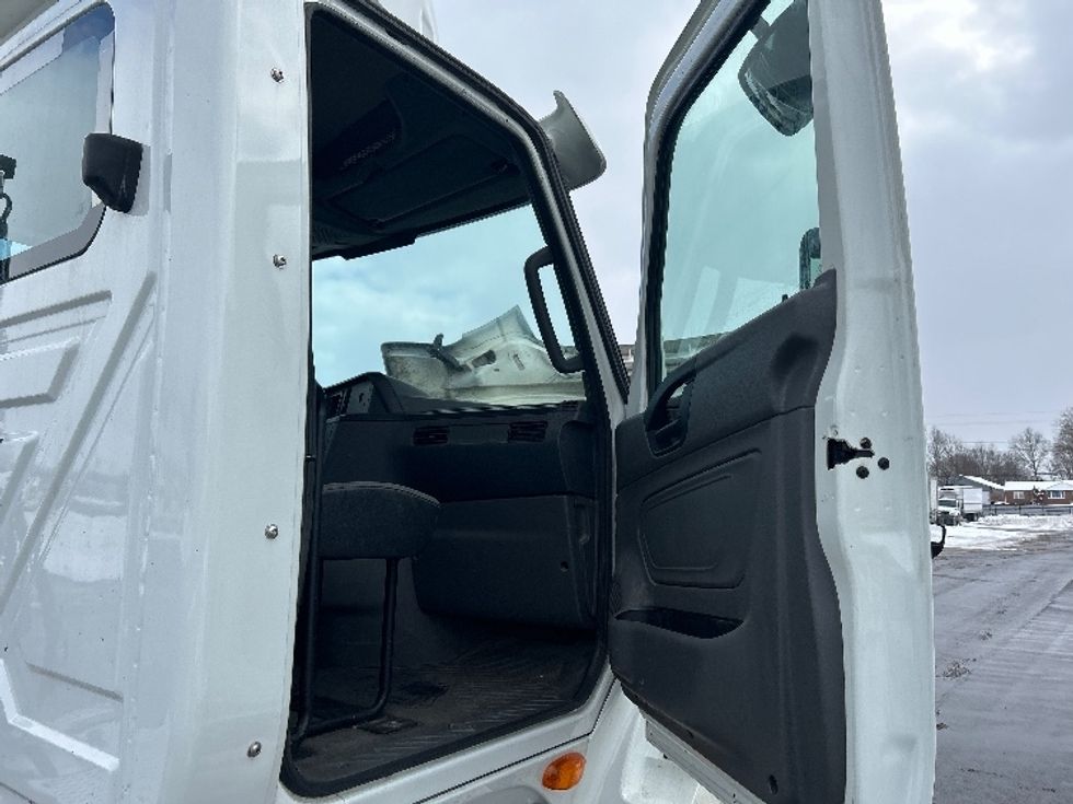 Day Cab Tractor-Heavy Duty Tractors-International-2020-LT625-Akron-OH-381,047\n\t\tmiles-$ 26,250 - Image 12