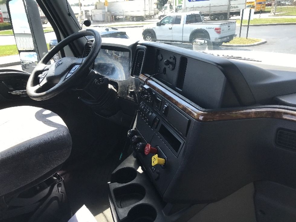 Day Cab Tractor-Heavy Duty Tractors-International-2020-LT625-Allentown-PA-297,883\n\t\tmiles-$ 32,500 - Image 14