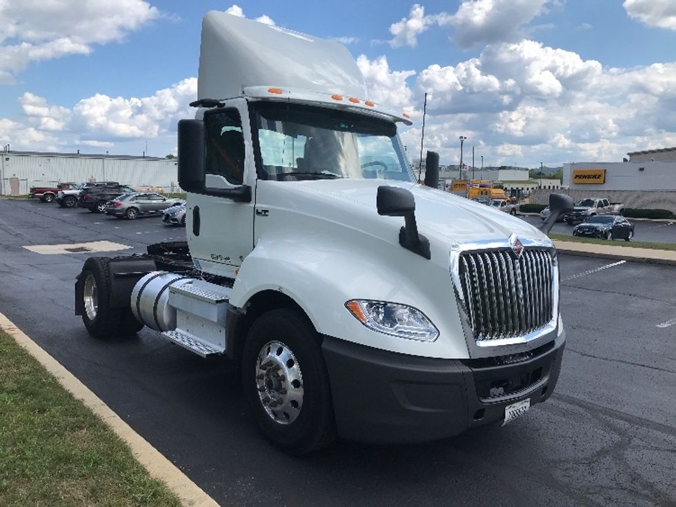 2018 Freightliner Cascadia 125" Sleeper Cab photo 17