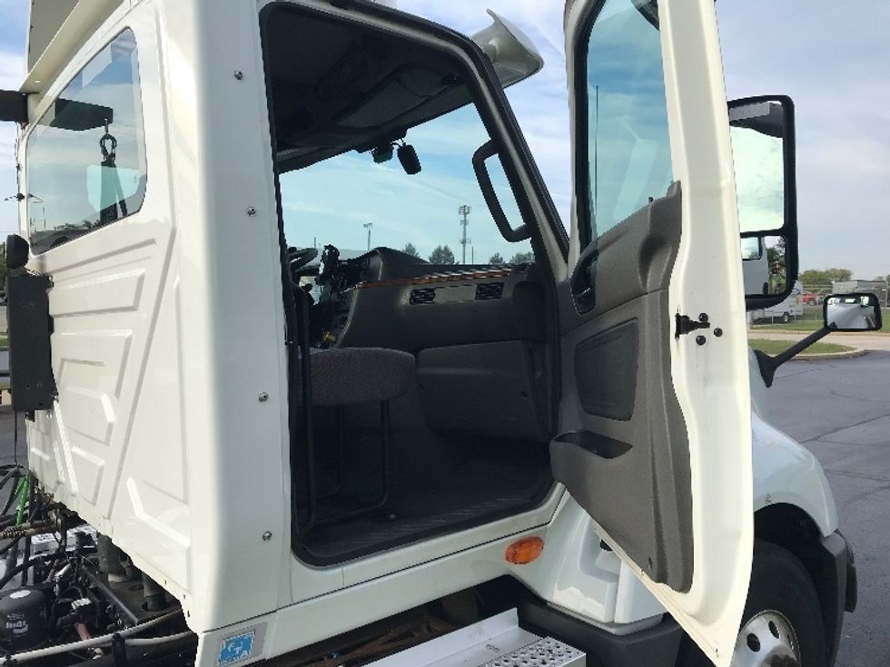 Day Cab Tractor-Heavy Duty Tractors-International-2020-LT625-Allentown-PA-371,457\n\t\tmiles-$ 29,250 - Image 12