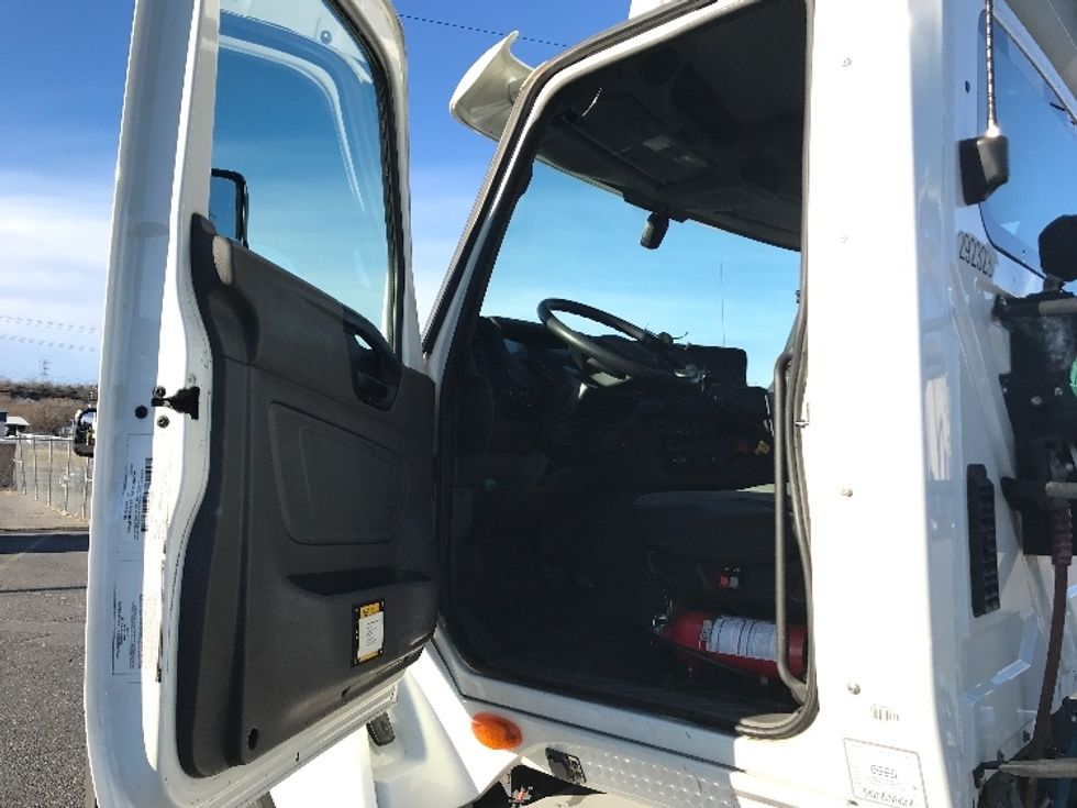 Day Cab Tractor-Heavy Duty Tractors-International-2020-LT625-Ashland-VA-472,372\n\t\tmiles-$ 25,500 - Image 9