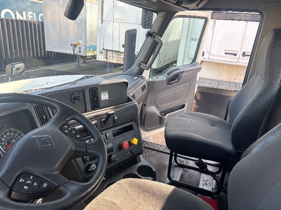 Day Cab Tractor-Heavy Duty Tractors-International-2020-LT625-Burlington-NJ-369,995\n\t\tmiles-$ 28,500 - Image 10