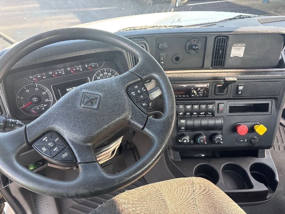 Day Cab Tractor-Heavy Duty Tractors-International-2020-LT625-Burlington-NJ-369,995\n\t\tmiles-$ 28,500 - Image 11