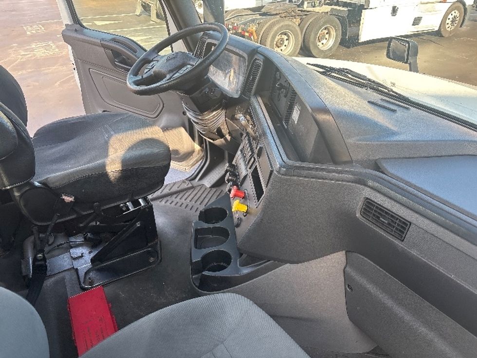 Day Cab Tractor-Heavy Duty Tractors-International-2020-LT625-Burlington-NJ-369,995\n\t\tmiles-$ 28,500 - Image 14