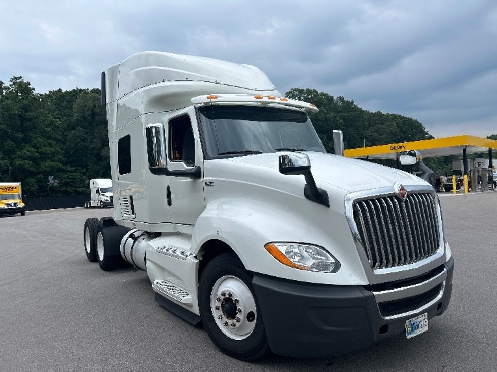 2018 International LT625 LT photo 17